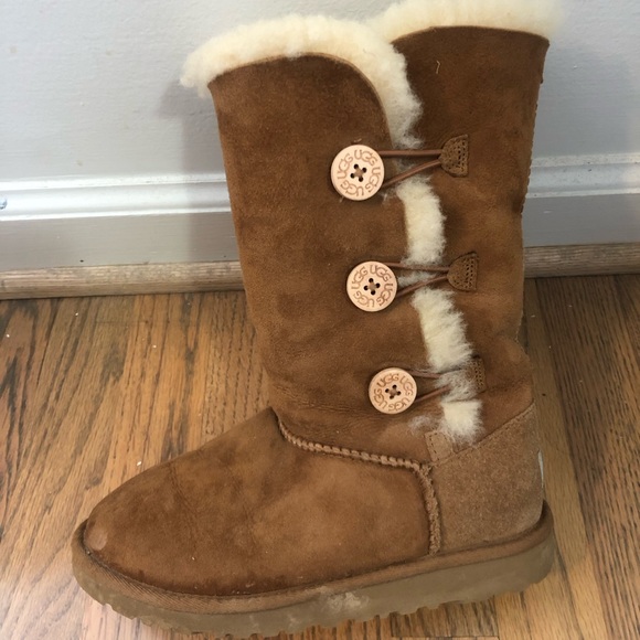 UGG Girls' Button Triplet boot - Picture 6 of 14